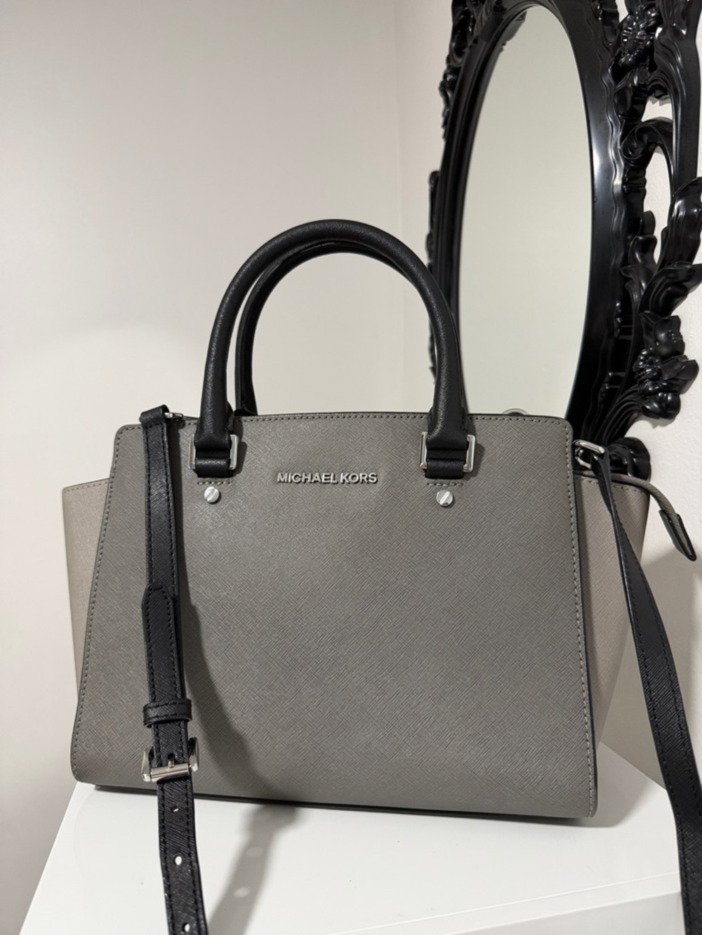 Michael Kors Grey and Black Saffiano Leather Satchel/Crossbody🎀🎀🎀🥰💃🏼